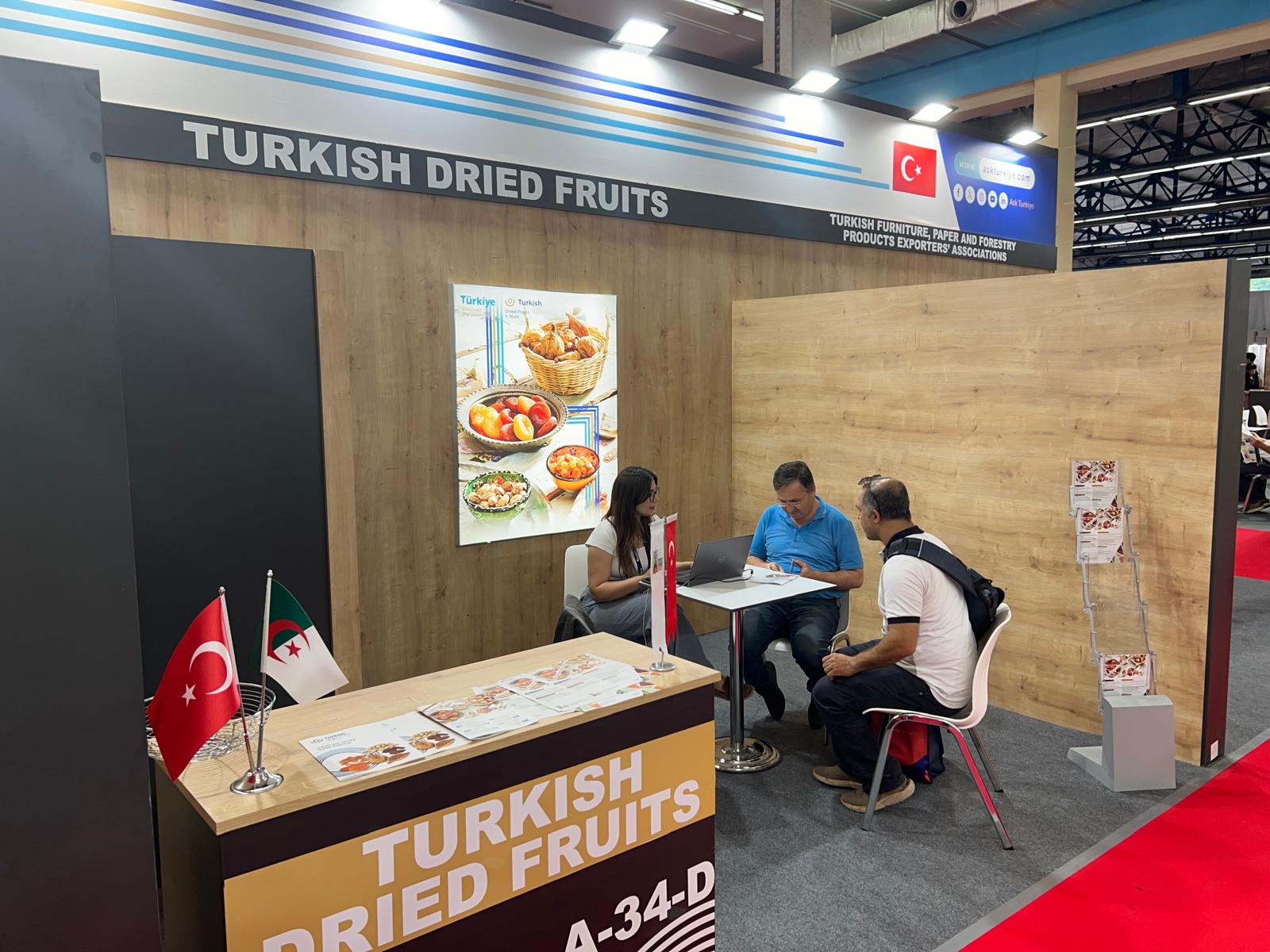 Kuru meyve ve su ürünleri ihracatçıları Cezayir'de fuara katıldı