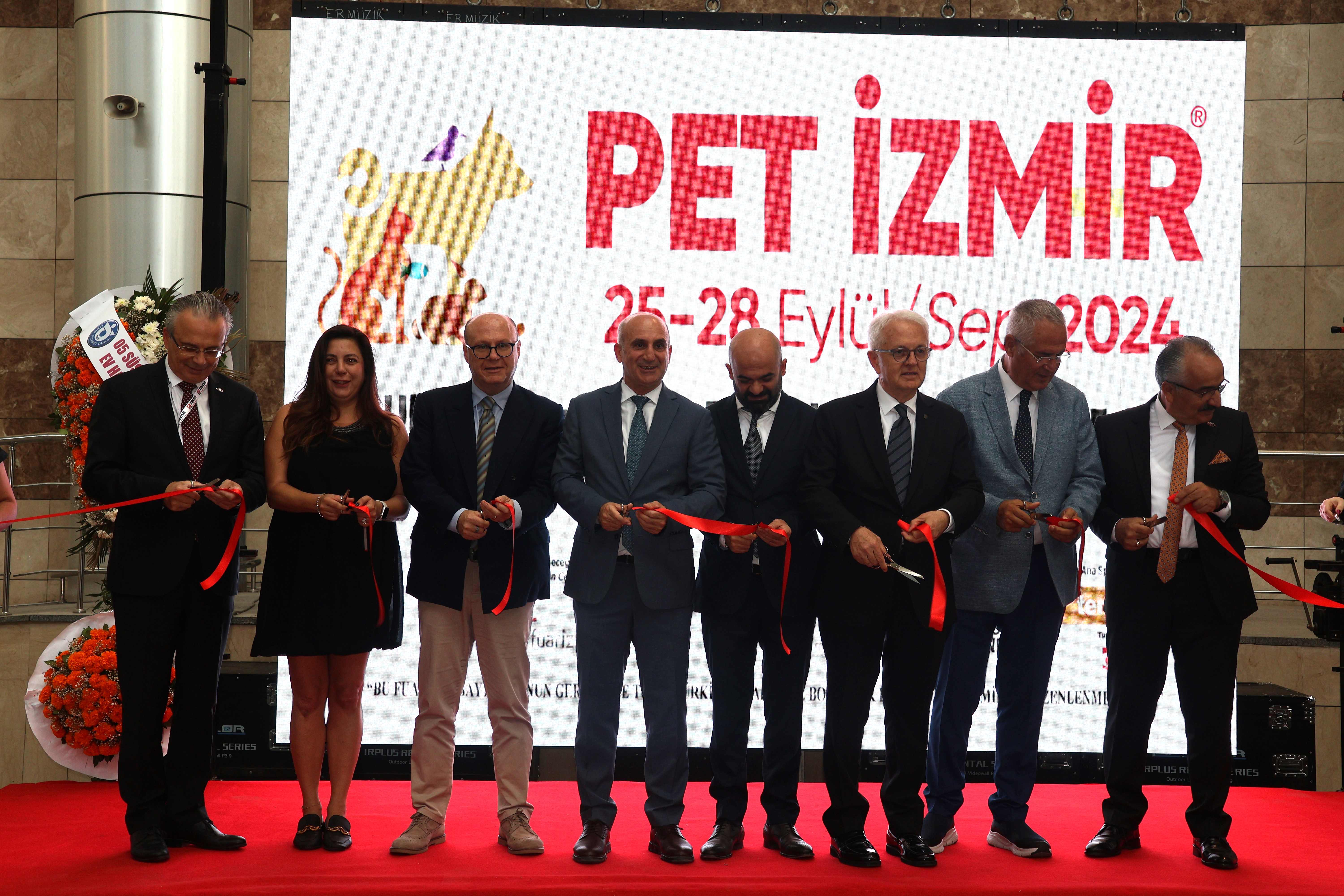 100 ülkenin kedi ve köpekleri Türkiye üretimi mamalarla besleniyor