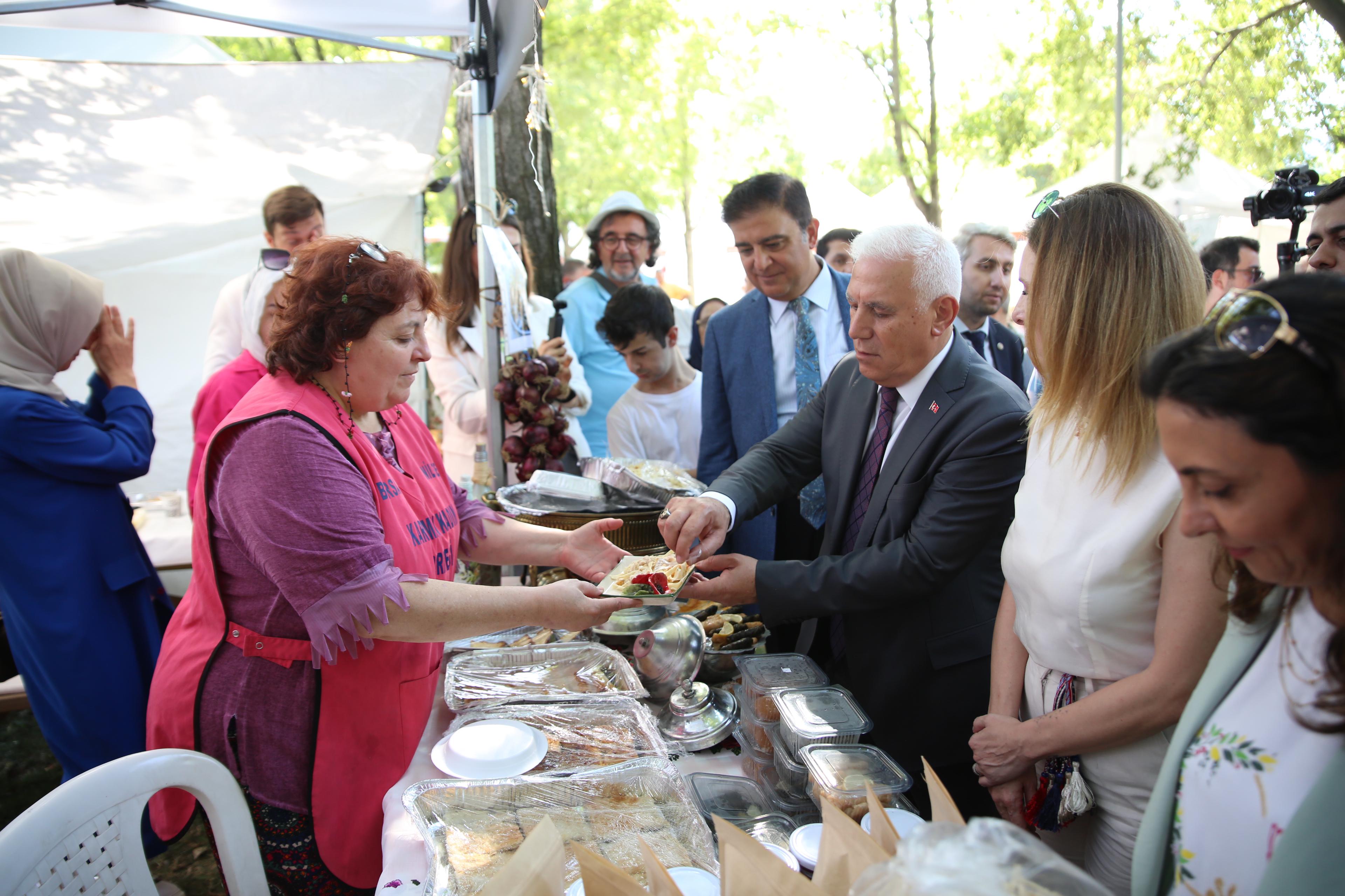 Bursa Gastronomi Festivali kortej yürüyüşüyle başladı
