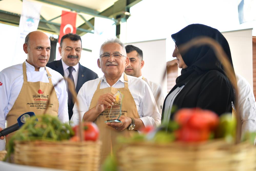 Bir ton sucuk döner ikram edilecek