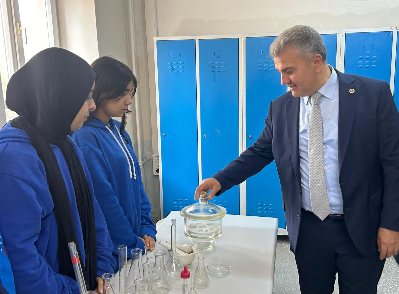AK Parti'li Canbey Savaştepe'de tarım lisesini ziyaret etti