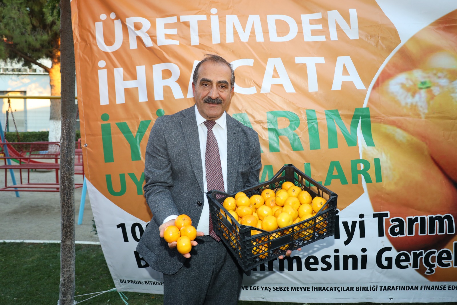 Satsuma mandalinasını yurt dışına taşıyan tırlar yola çıktı