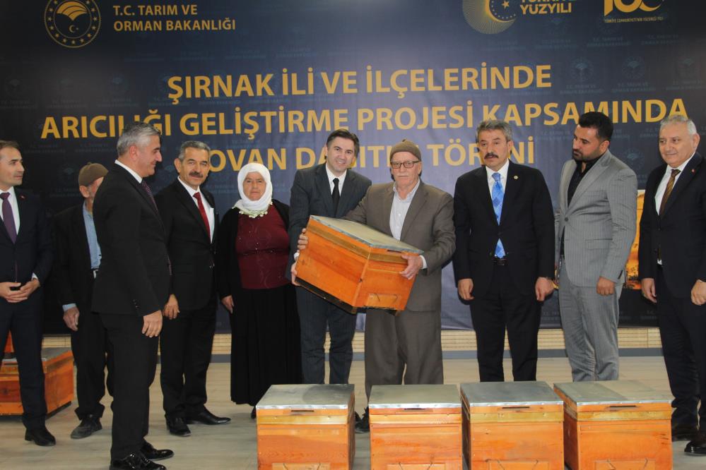 Şırnak'ta arıcılara 4 bin 600 kovan ve 400 takım ekipman desteği
