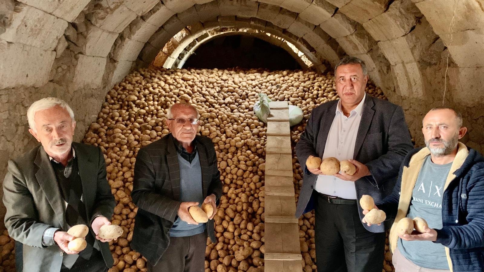 Patates üreticisi dertli: "Kahvede çay ısmarlayamaz hale geldik"