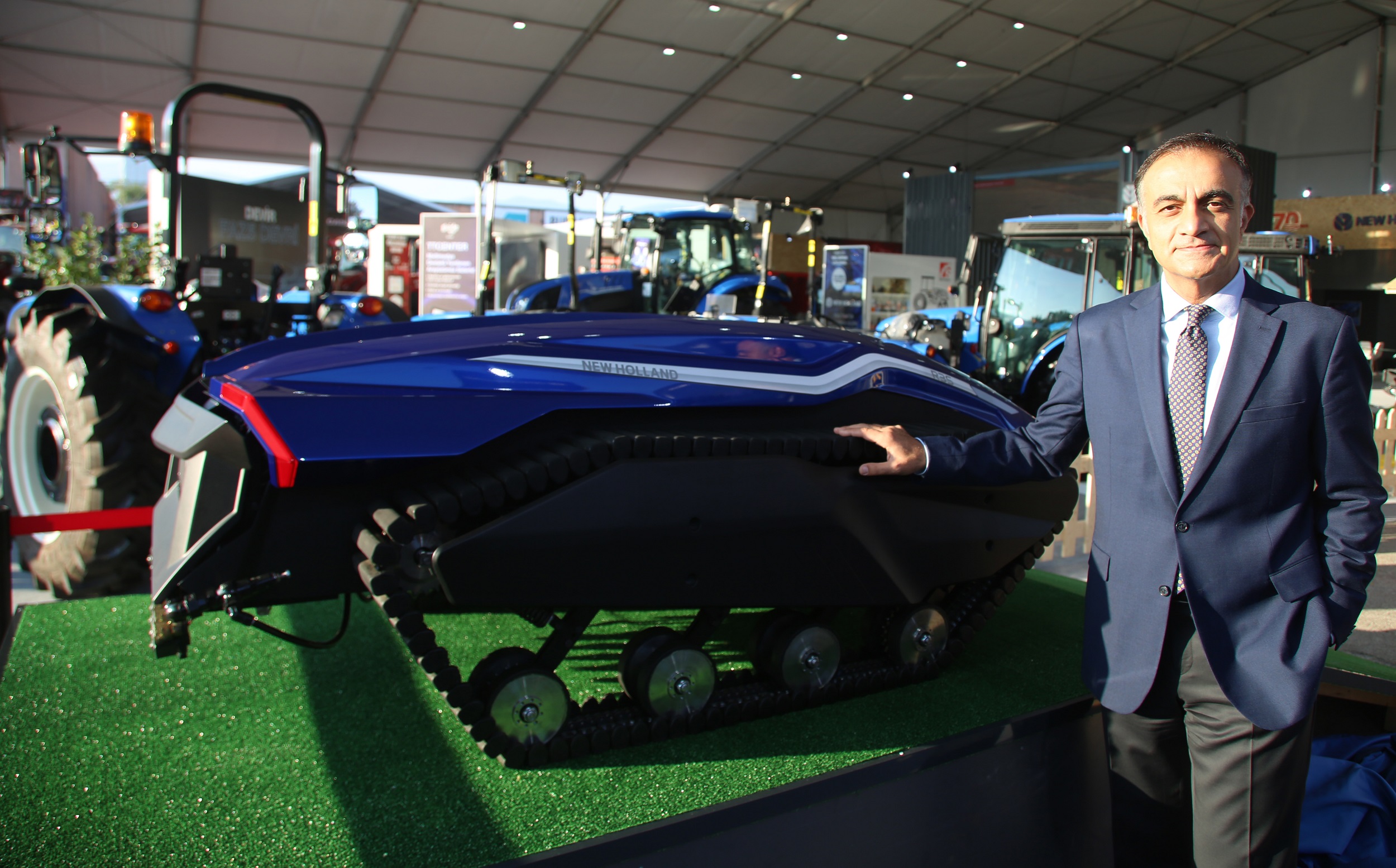 New Holland yeni traktörleri ve robotlarıyla Bursa Fuarı'nda