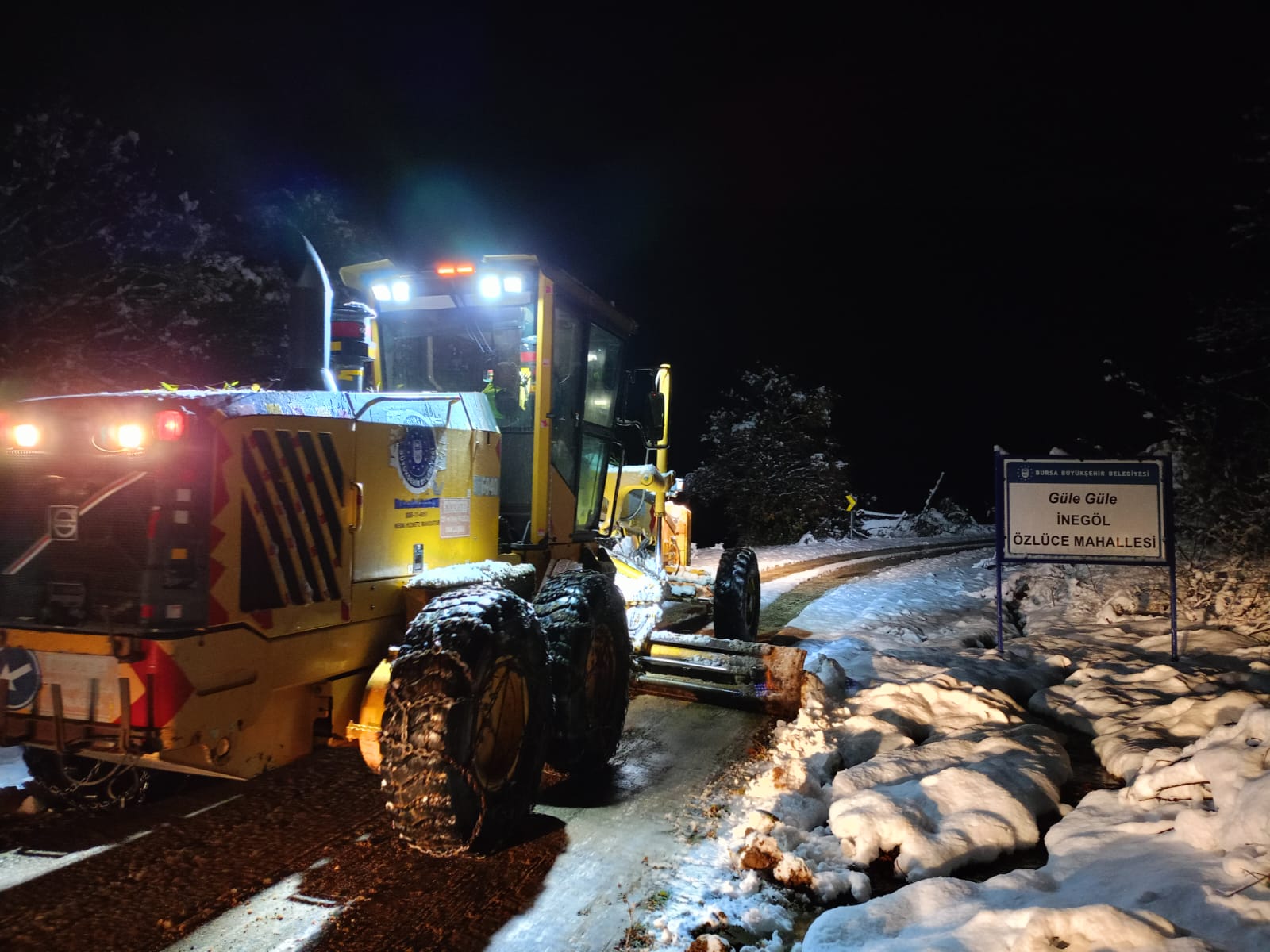 Bursa'da kardan kapanan 169 mahalle yolu açıldı