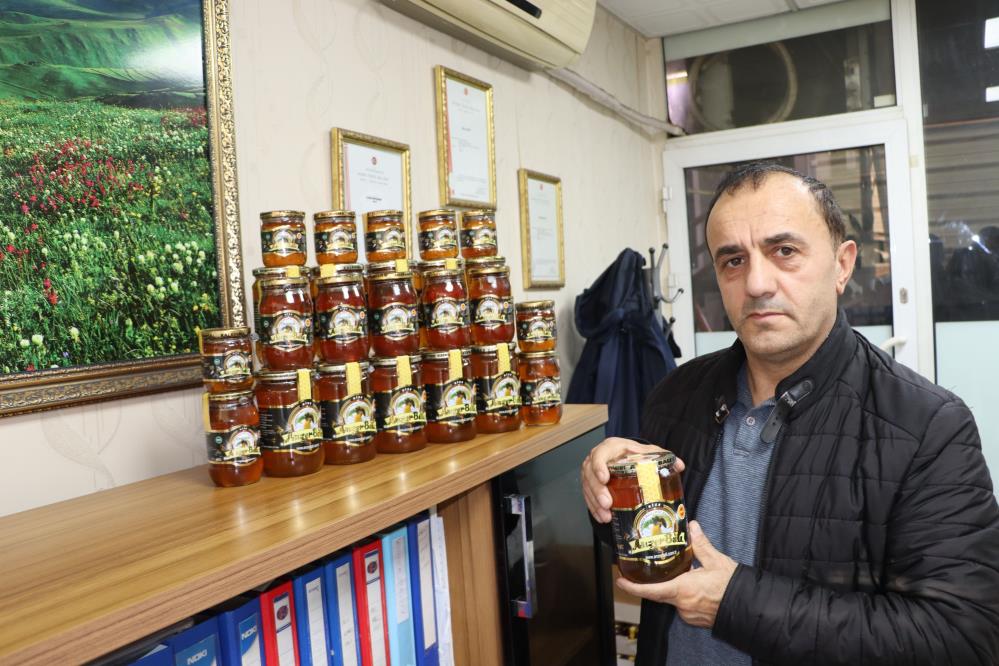 Anzer balı kilosu 4 bin liradan satışa sunuldu