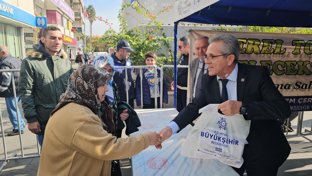 Nazilli'de 30 bin sebze fidesi dağıtıldı