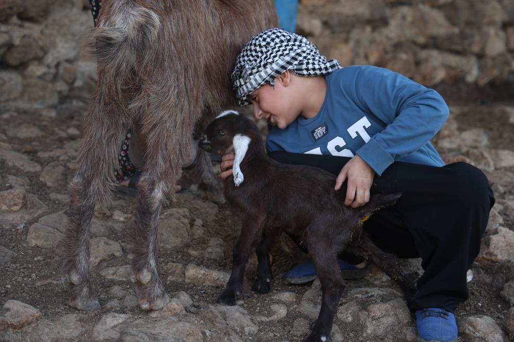 Kırsalda bir öğretmenin verdiği "ev ödevi" çocukları hayata hazırlıyor