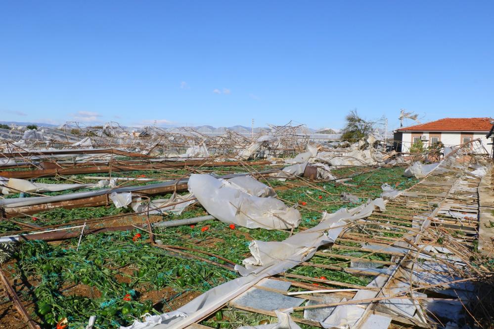 Antalya'daki hortum ve fırtınanın zararı büyük oldu