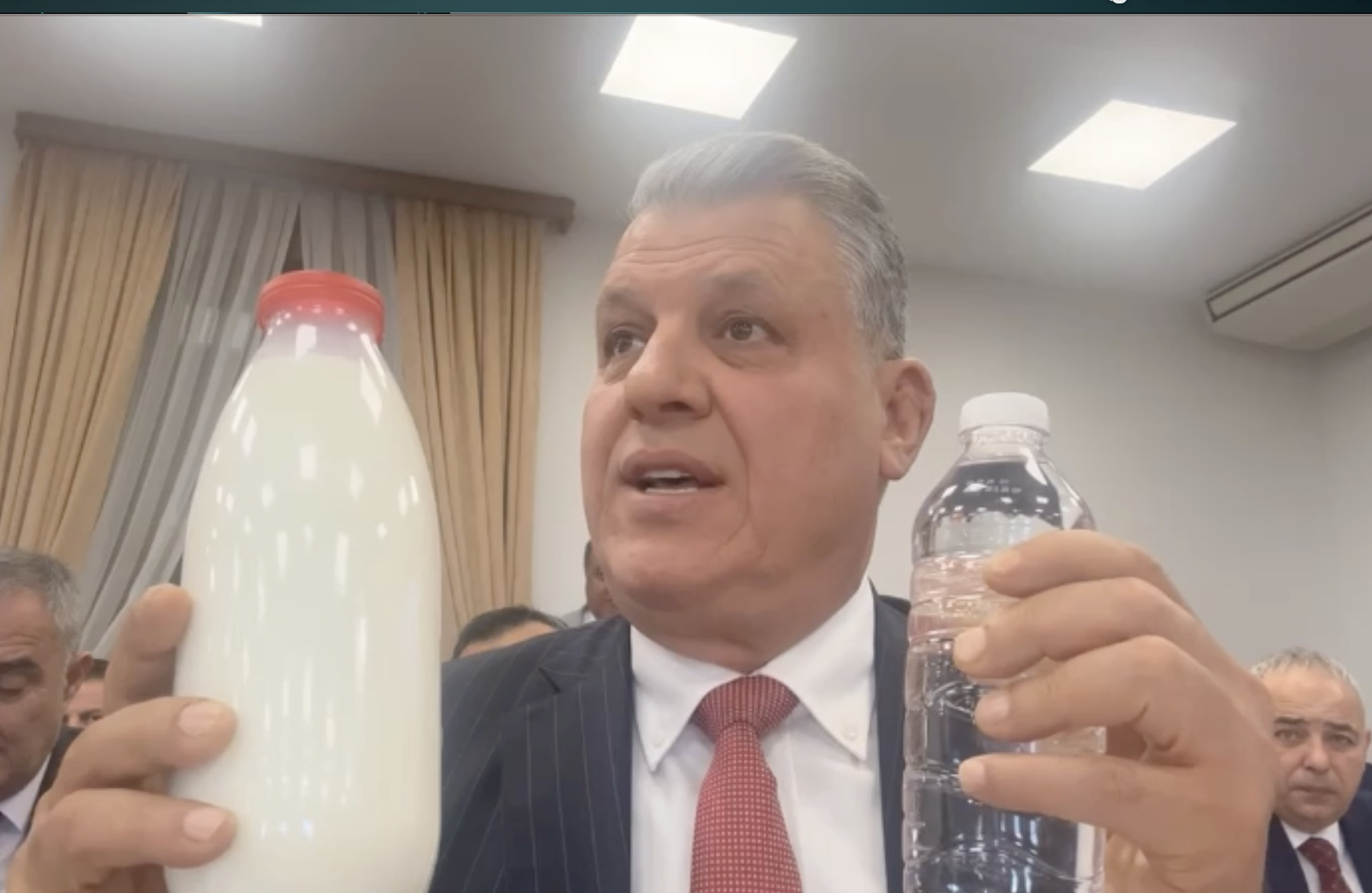 CHP'li Barut, TBMM'de elinde süt şişesi ve ekmekle tarımı eleştirdi