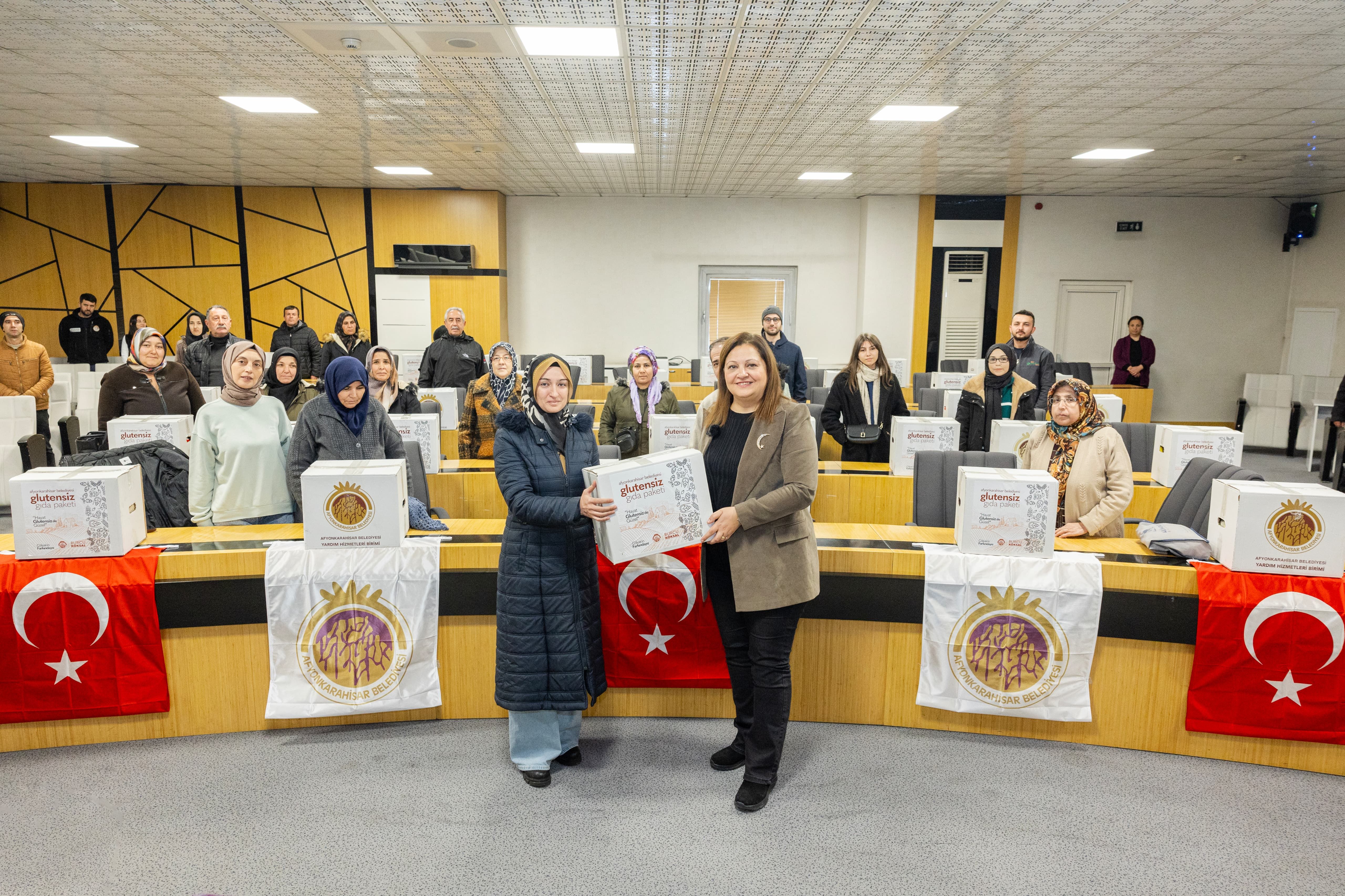 Afyonkarahisar'da 250 çölyak hastasına glütensiz gıda kolisi dağıtıldı