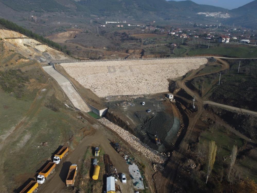 Sakarya'da su tutulmaya başlanan baraj ve göletle 7 bin dekar alan sulanacak