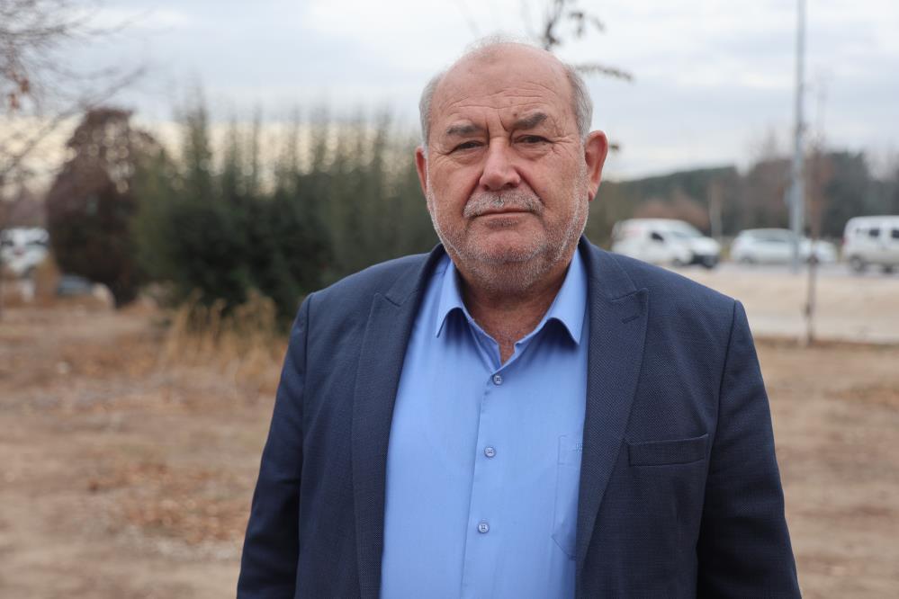 Hububat ambarında toprakta ıslanan taneler çiftçiyi umutlandırdı