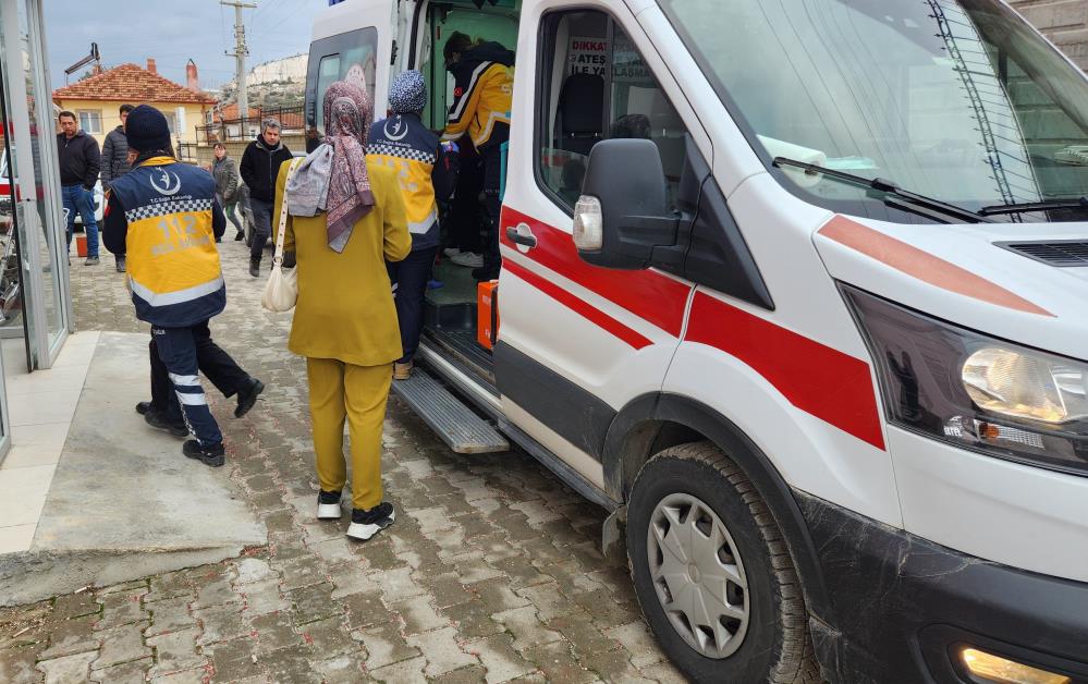 Burdur'da 43 öğrenci gıda zehirlenmesi şüphesiyle hastaneye kaldırıldı