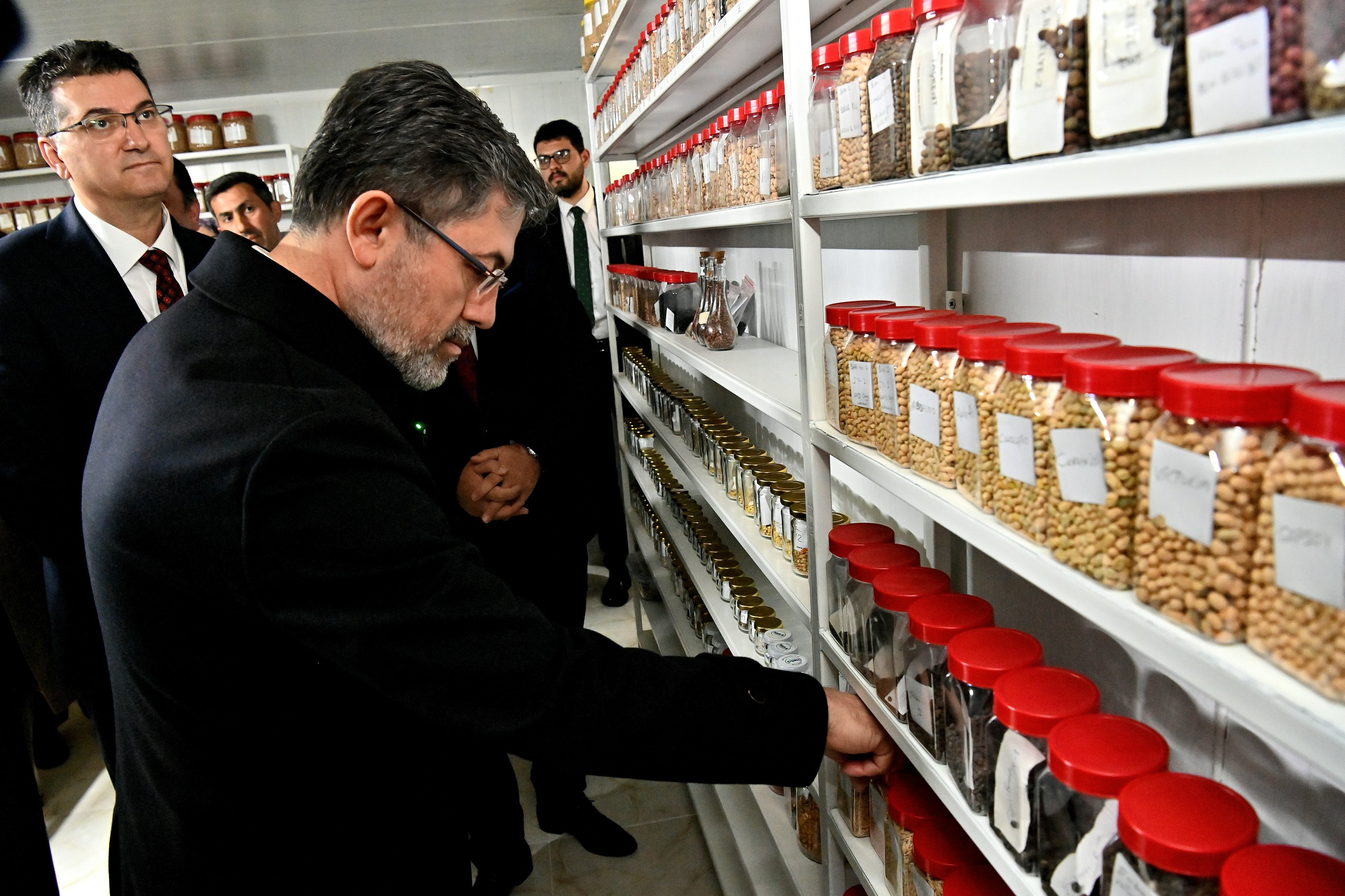 Bakan Yumaklı: "İsrail'den bir adet bile tohum almıyoruz"