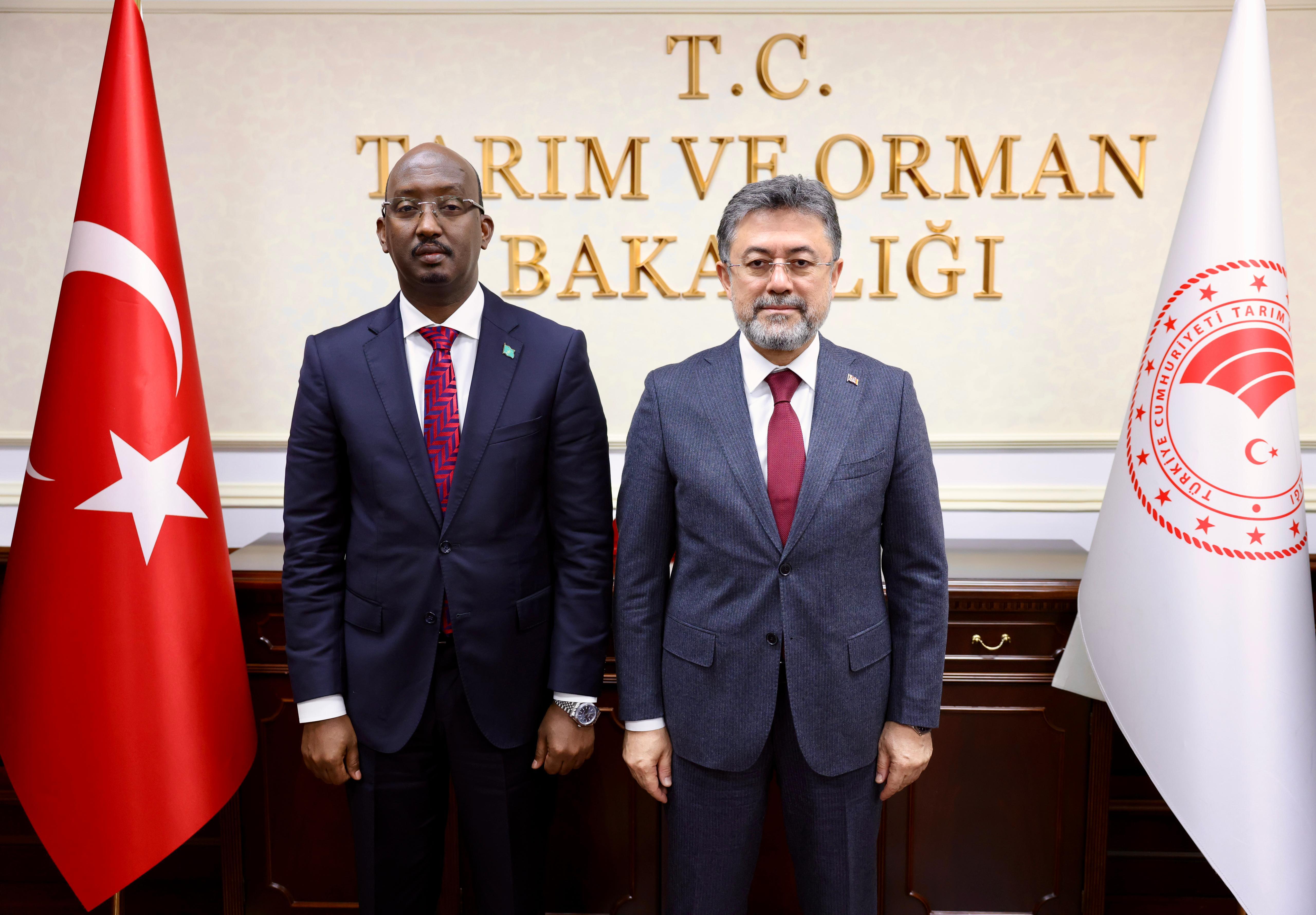 Bakan Yumaklı, Somali Balıkçılık Bakanı Aden ile görüştü