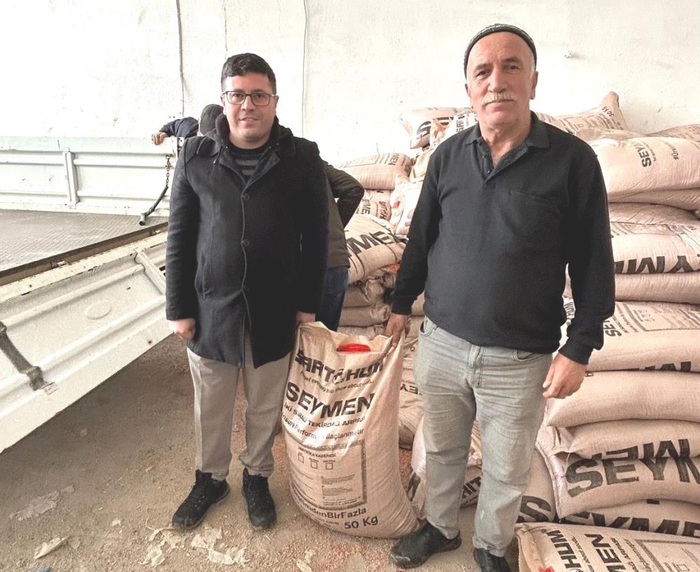 Kütahya'da doğal afet mağduru çiftçilere 15 ton arpa tohumu dağıtıldı