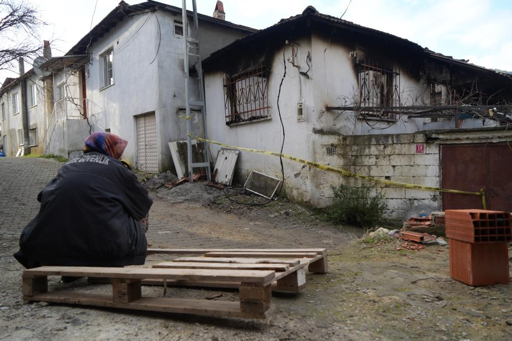 Yangın 3 ve 1 yaşındaki kardeşleri hayattan kopardı