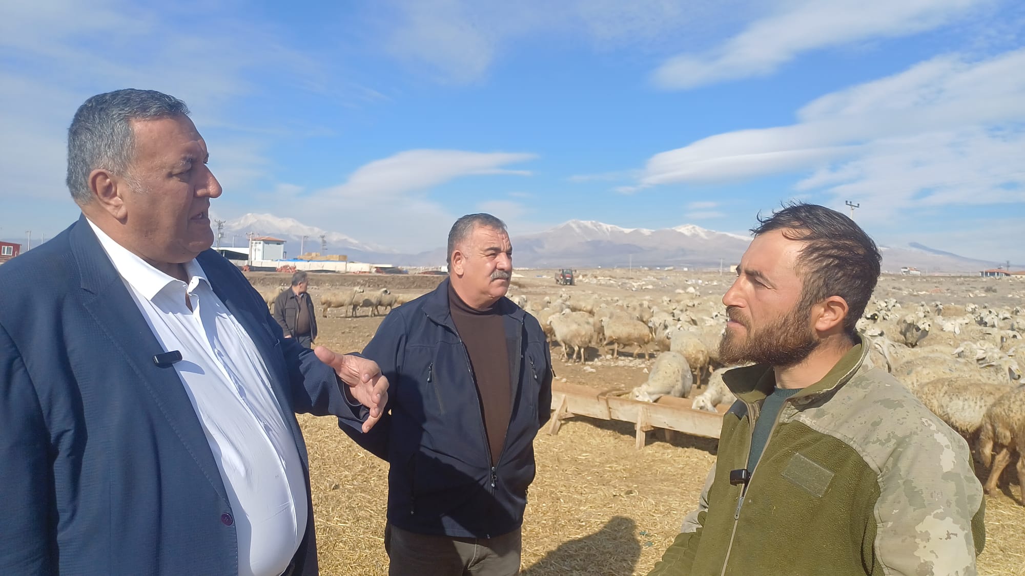 Küçükbaş yetiştiricisi Bayazıt: "Bir koyun günde 2 kilo yem yiyor,  yem fiyatının önüne geçemiyoruz"