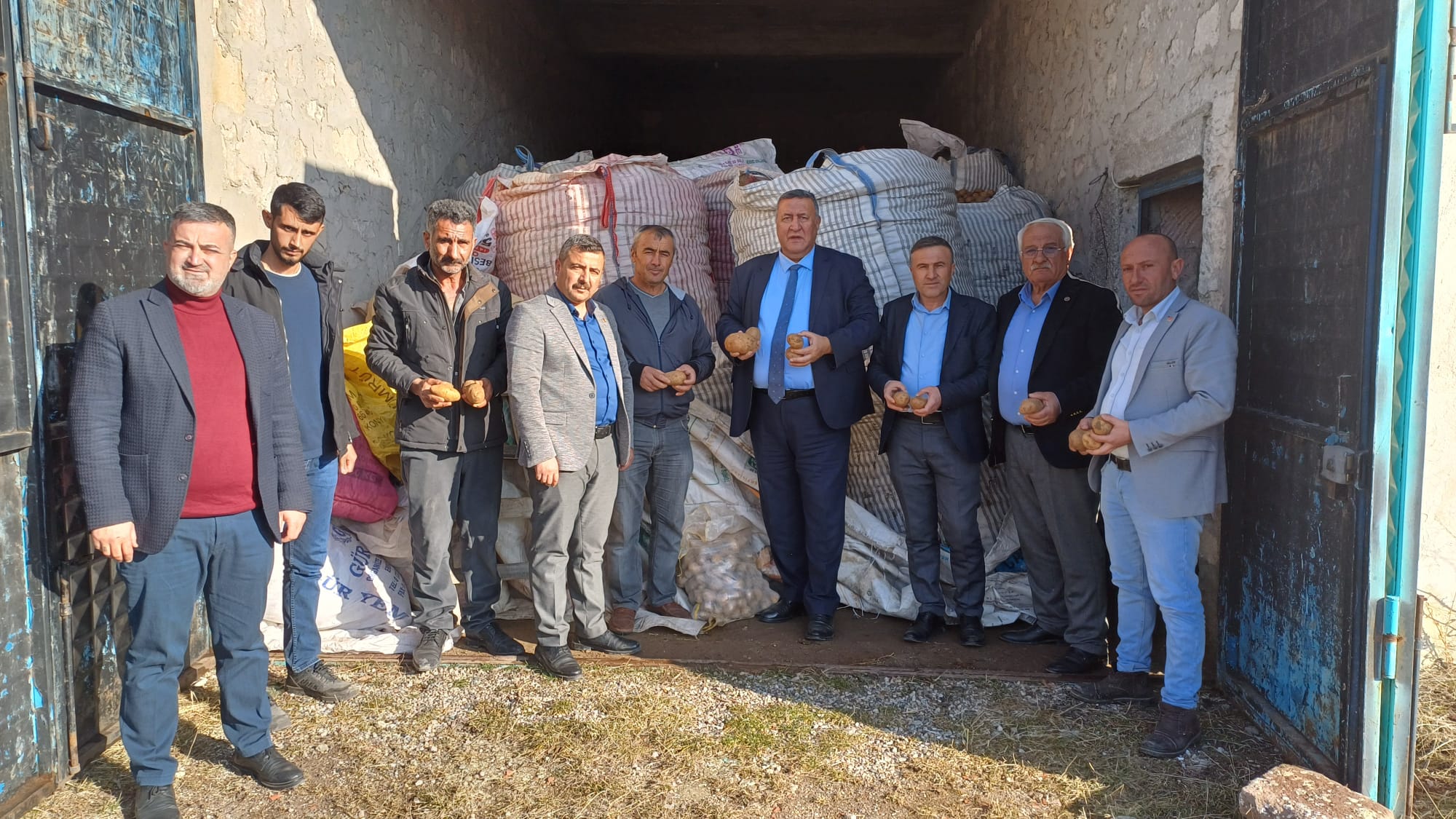 Patates üreticisinin tek amacı ürününü depodan çıkarmak