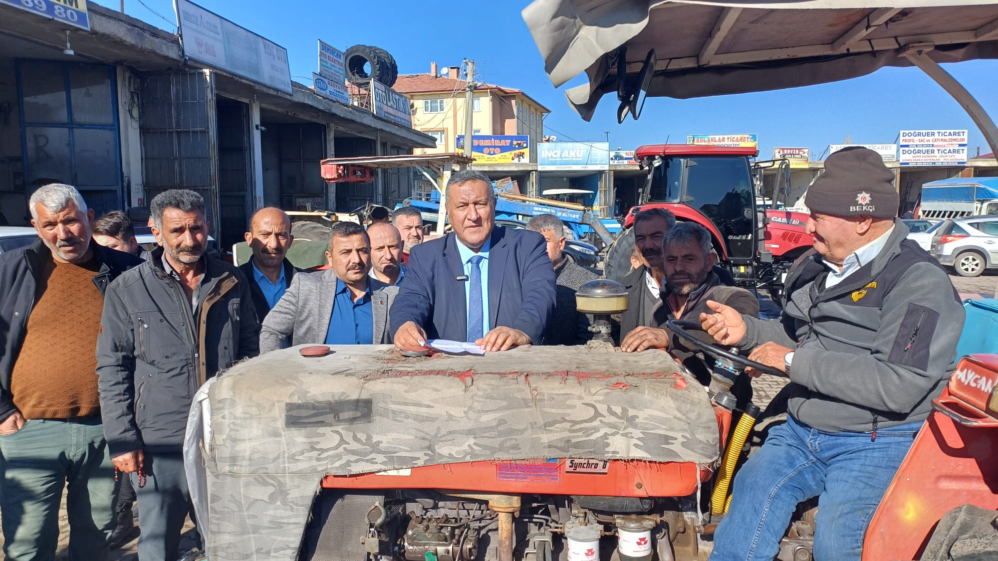 CHP'li Gürer: "Çiftçi bırakın traktörünü yenilemeyi lastiğini değiştiremiyor, deposunu dolduramıyor"