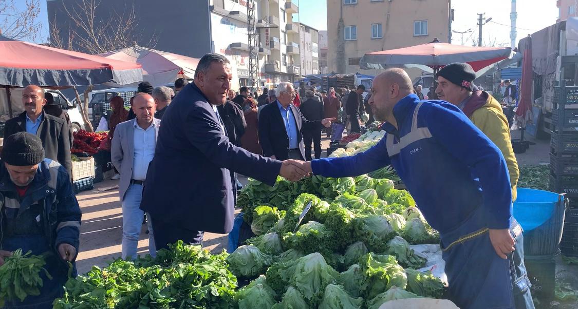Pazar esnafı kazanamadığından vatandaş pahalılıktan şikayetçi