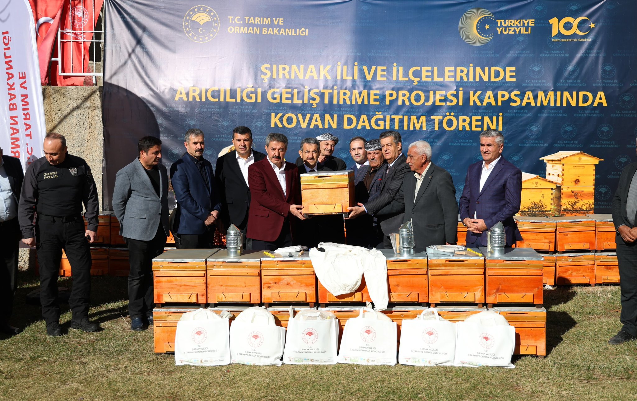 Şırnak'ta 4,5 milyon liralık bütçeyle arıcılar desteklendi