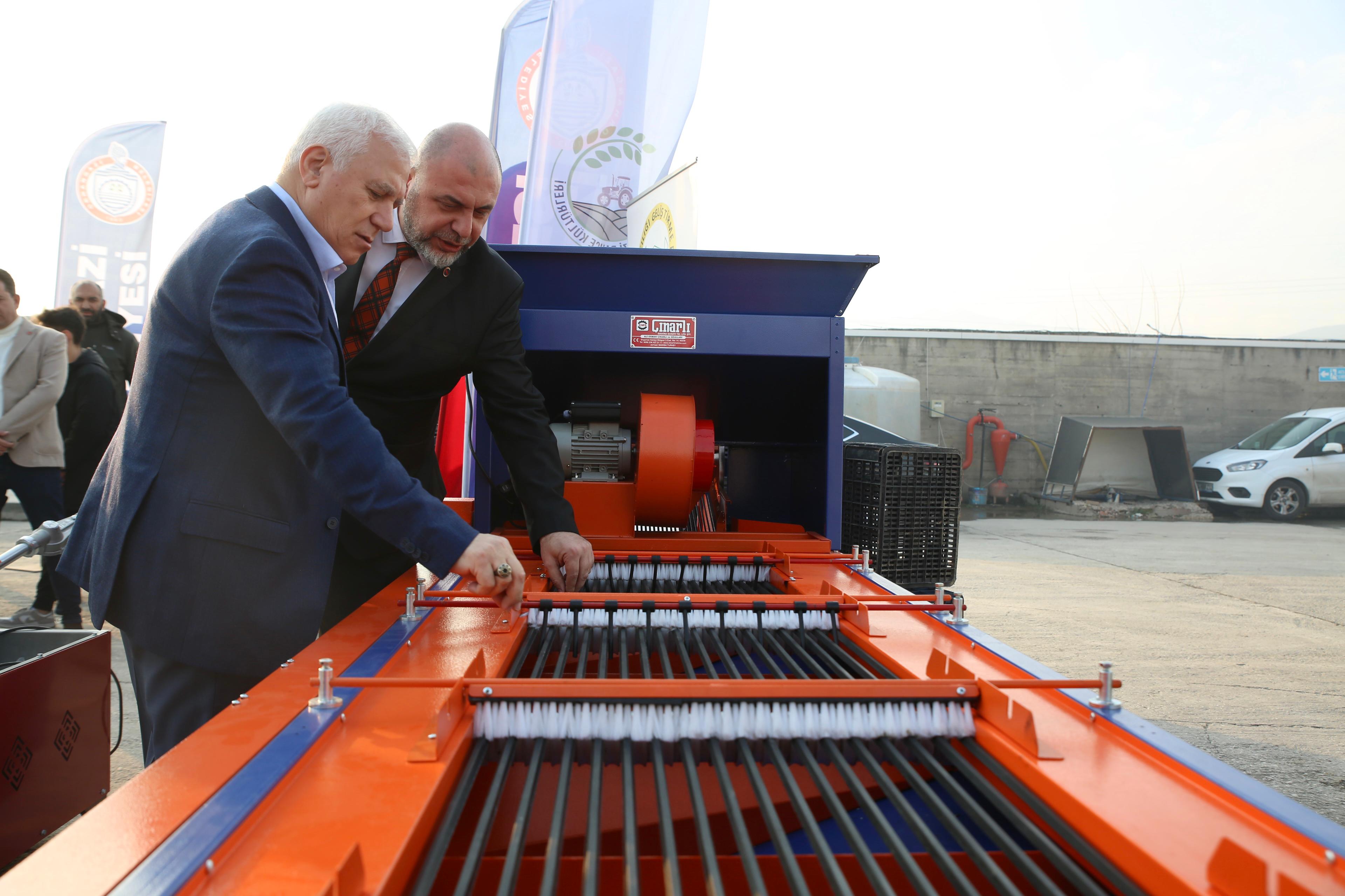 Bursa Büyükşehir'den Orhangazili çiftçilere ekipman desteği