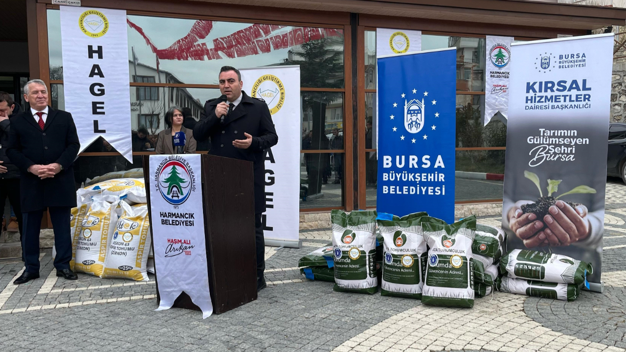 Bursa'da Büyükşehir'den üreticilere 15 ton yulaf ve aspir tohumu desteği