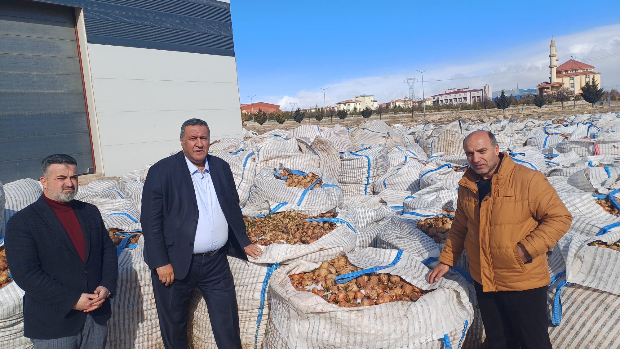 CHP'li Gürer: "Pazarda kilosu 20 lira olan kuru soğan, 30-40 kuruşa hayvan yemi oldu"