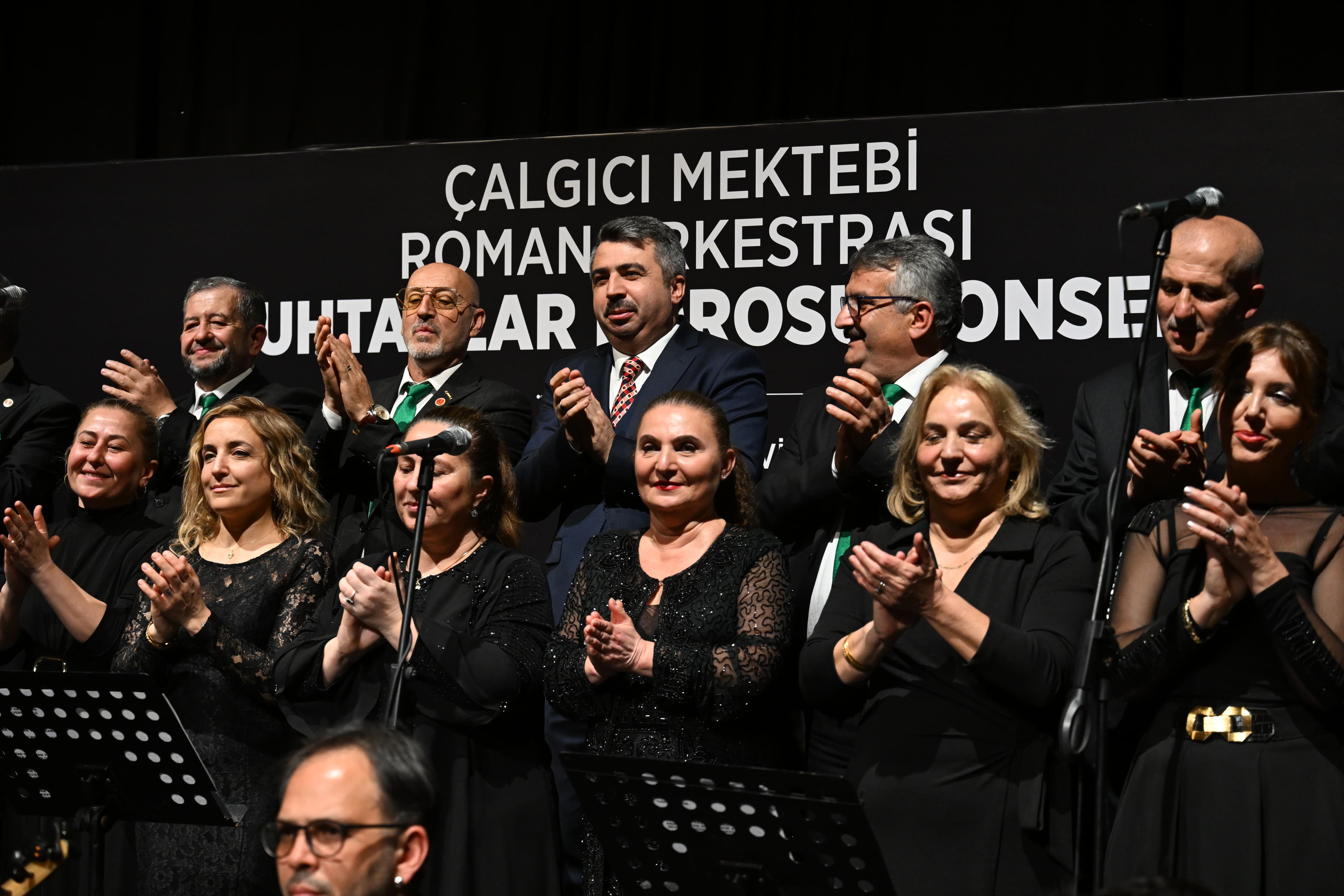 Muhtarlar Korosu, Yıldırım'da konser verdi