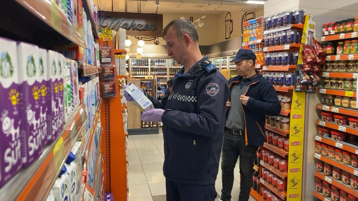 Kayseri zabıtası ramazanda denetimlerini aralıksız sürdürüyor