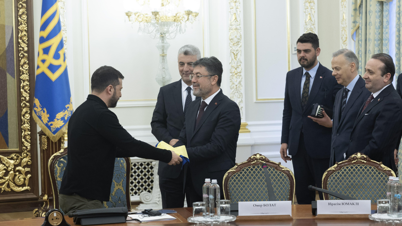 Bakanlar Yumaklı ve Bolat,  Ukrayna'da Zelenskiy ile görüştü