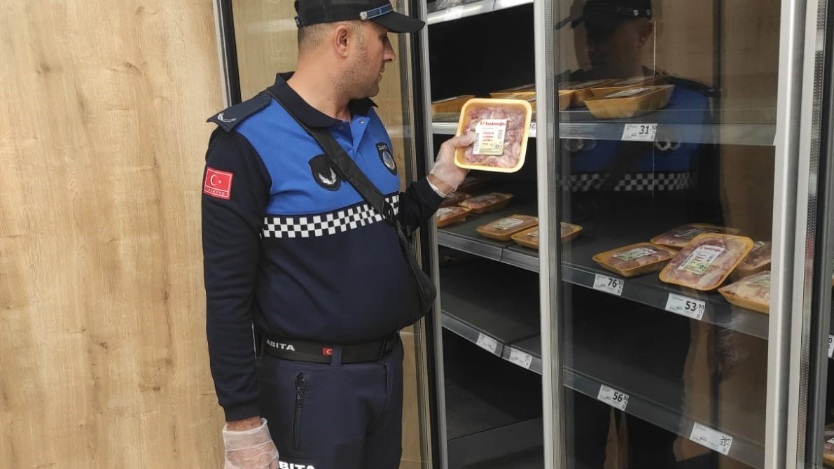 Muğla zabıtası gıda güvenliği için sürekli sahada