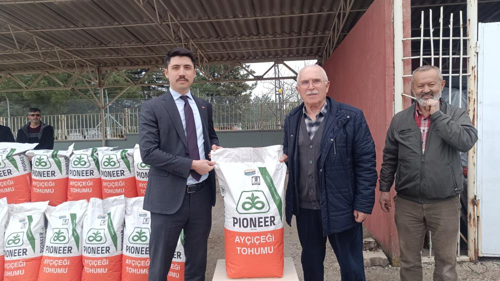 Bilecik'te yüzde 50 hibeli ayçiçeği tohumu dağıtıldı