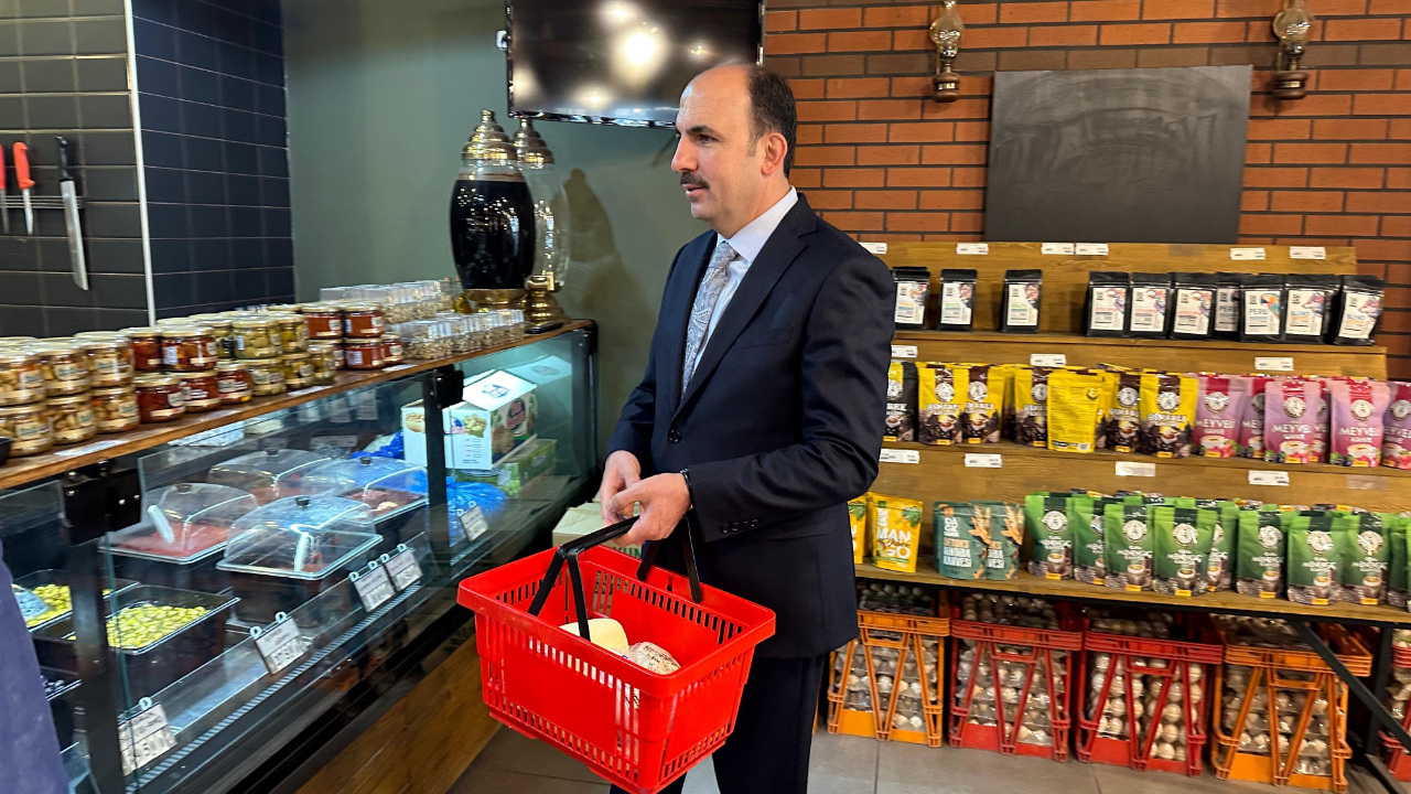 Konya'da Başkan Altay, esnafı ziyaret etti alışveriş yaptı