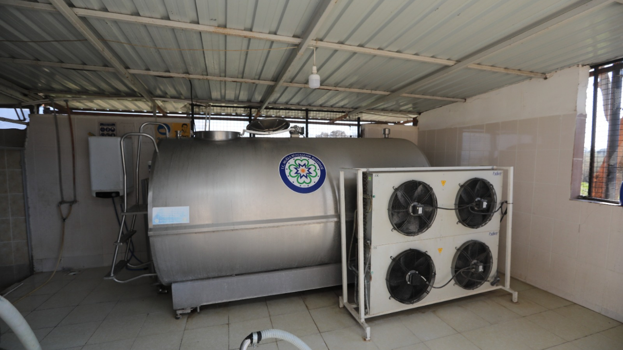 Muğla Büyükşehir'den süt üreticilerine süt tankı desteği