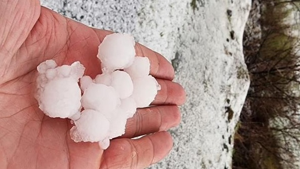 Elazığ'da ceviz büyüklüğünde dolu yağdı