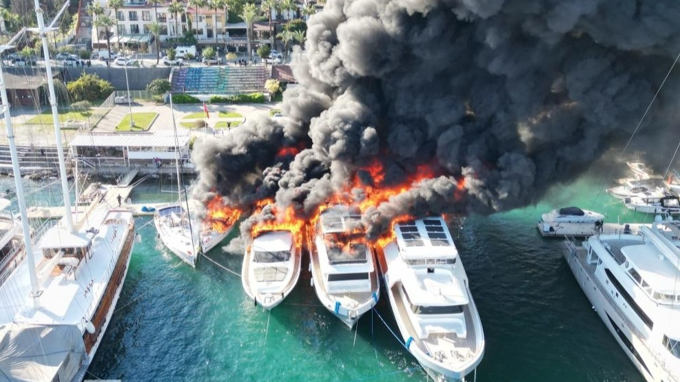 Fethiye'de özel marinada çıkan yangında 4 tekne zarar gördü