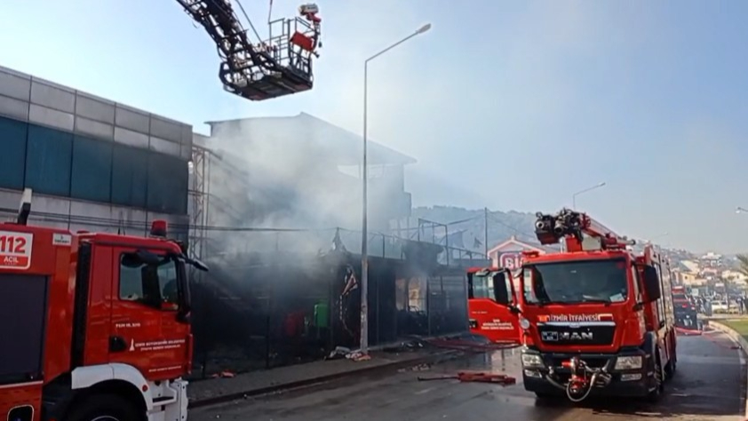 İzmir'de tarım markette çıkan yangın hasara neden oldu
