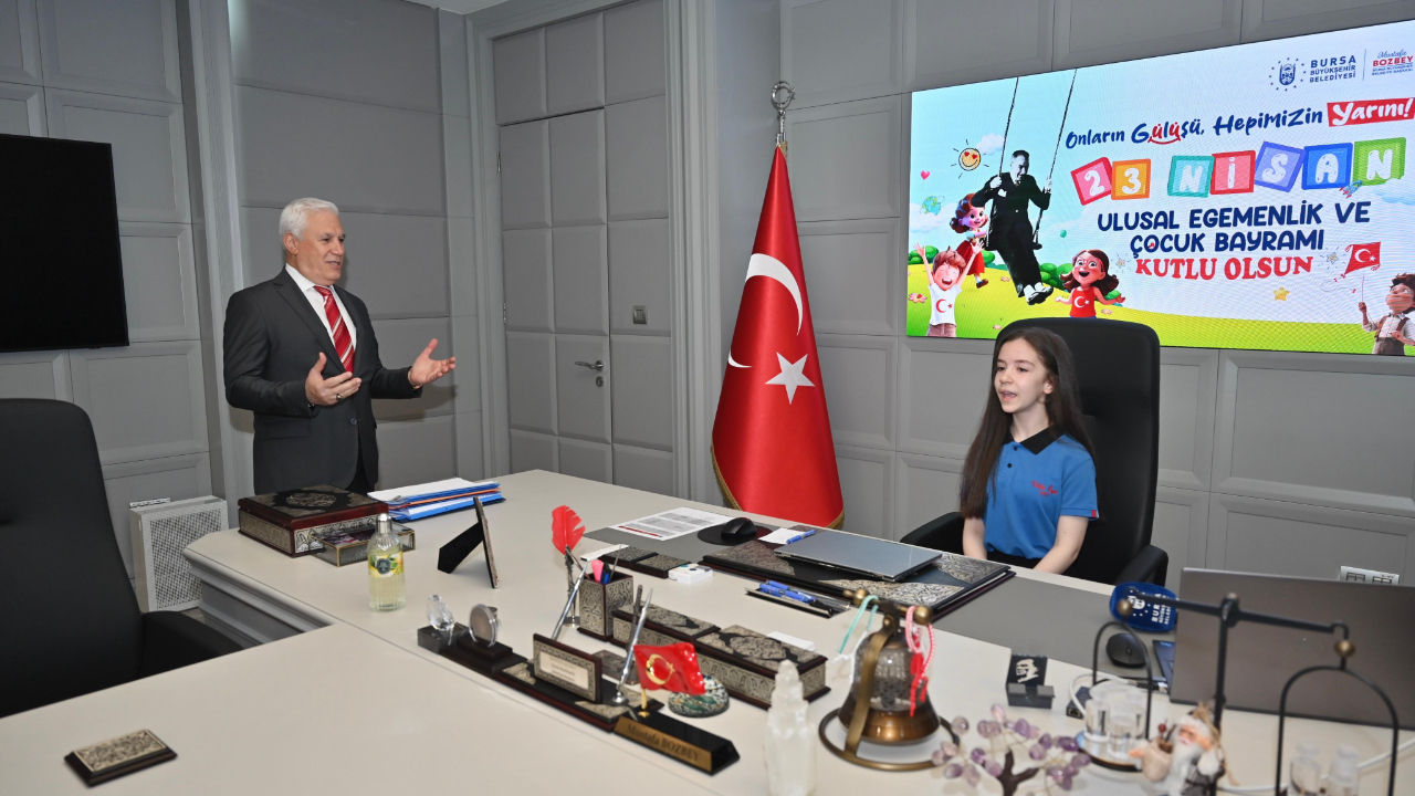 Bursa'da Başkan Bozbey'den görevi teslim alan öğrencilerden tarım ve fidan talimatları