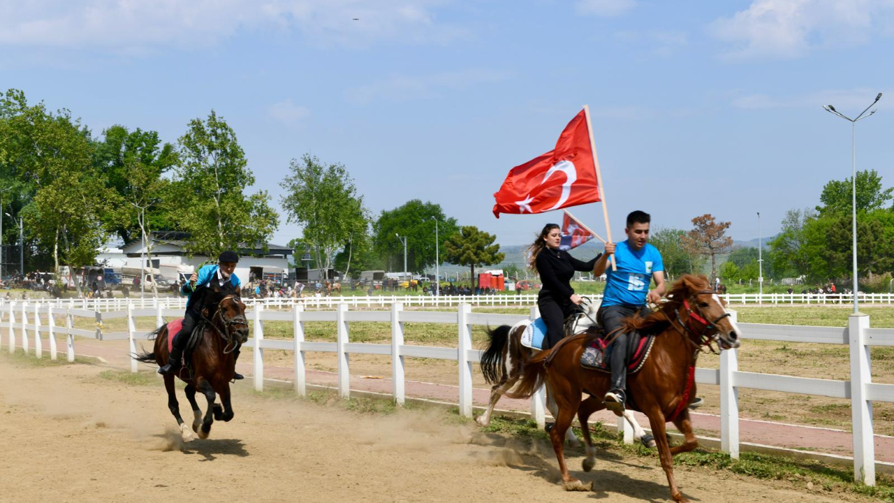 Osman Gazi'yi anma etkinliklerinde Rahvan At Koşusu yapıldı