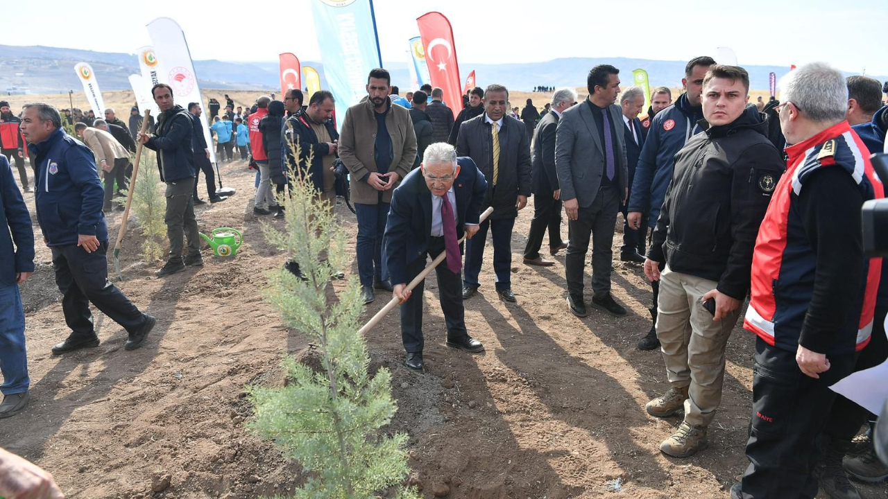 Kayseri Büyükşehir bu yıl 100 fidan dikmeyi hedefliyor
