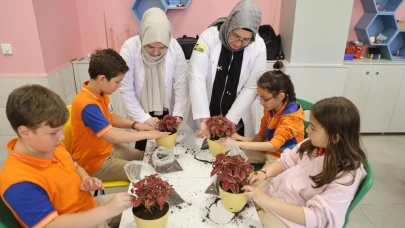Konya'da "En Güzel Çiçek Benim Annem" etkinliği yapıldı