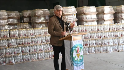 Manisa Büyükşehir, kiraz üreticilerine 165 bin sirke sineği tuzağı dağıttı