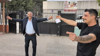 Muhtar başarısını çiftetelli oynayarak kutladı