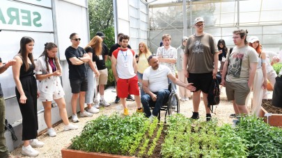 Avrupalı öğrenciler Osmangazi’de fide dikti