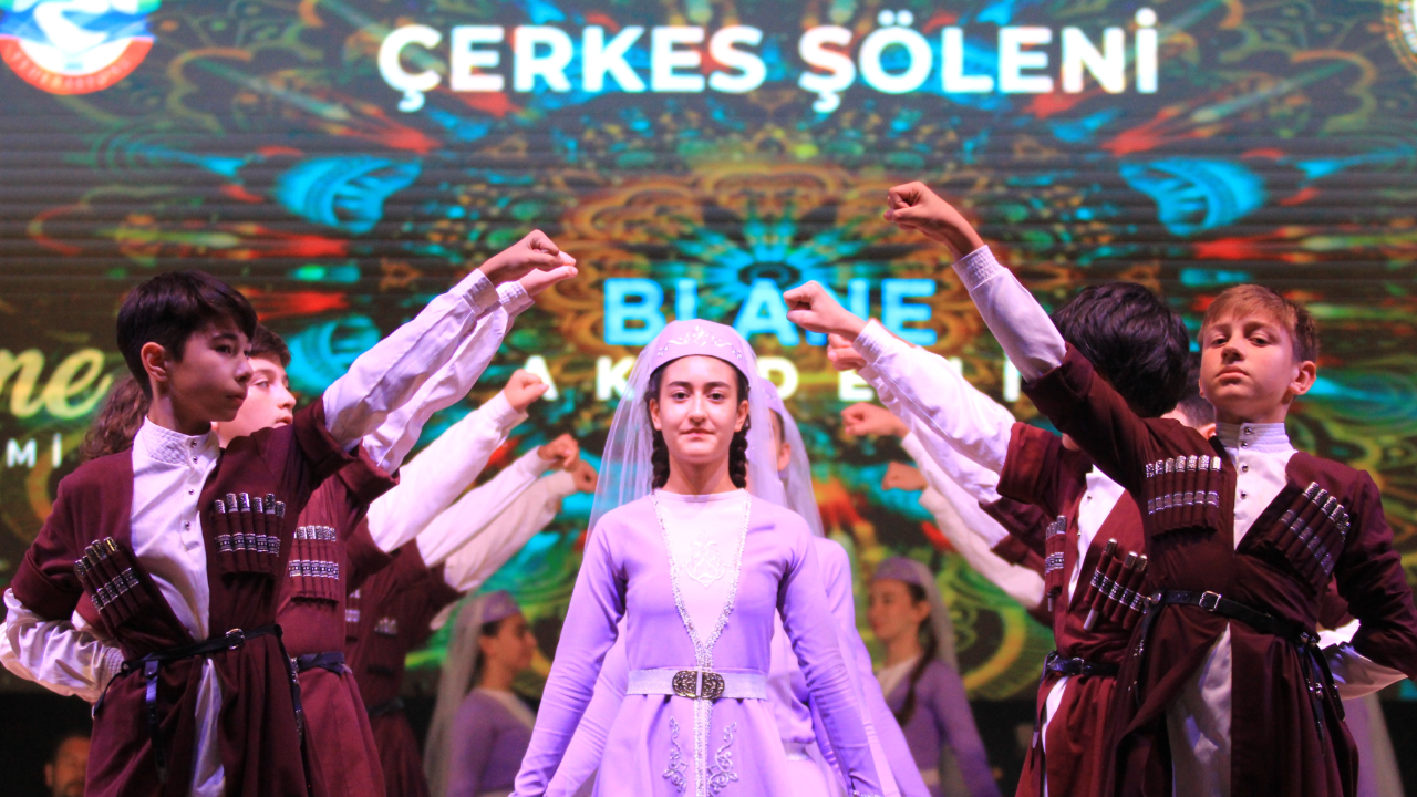 Çerkesler Güney Marmara şöleninde unutulmaz bir gece yaşadı