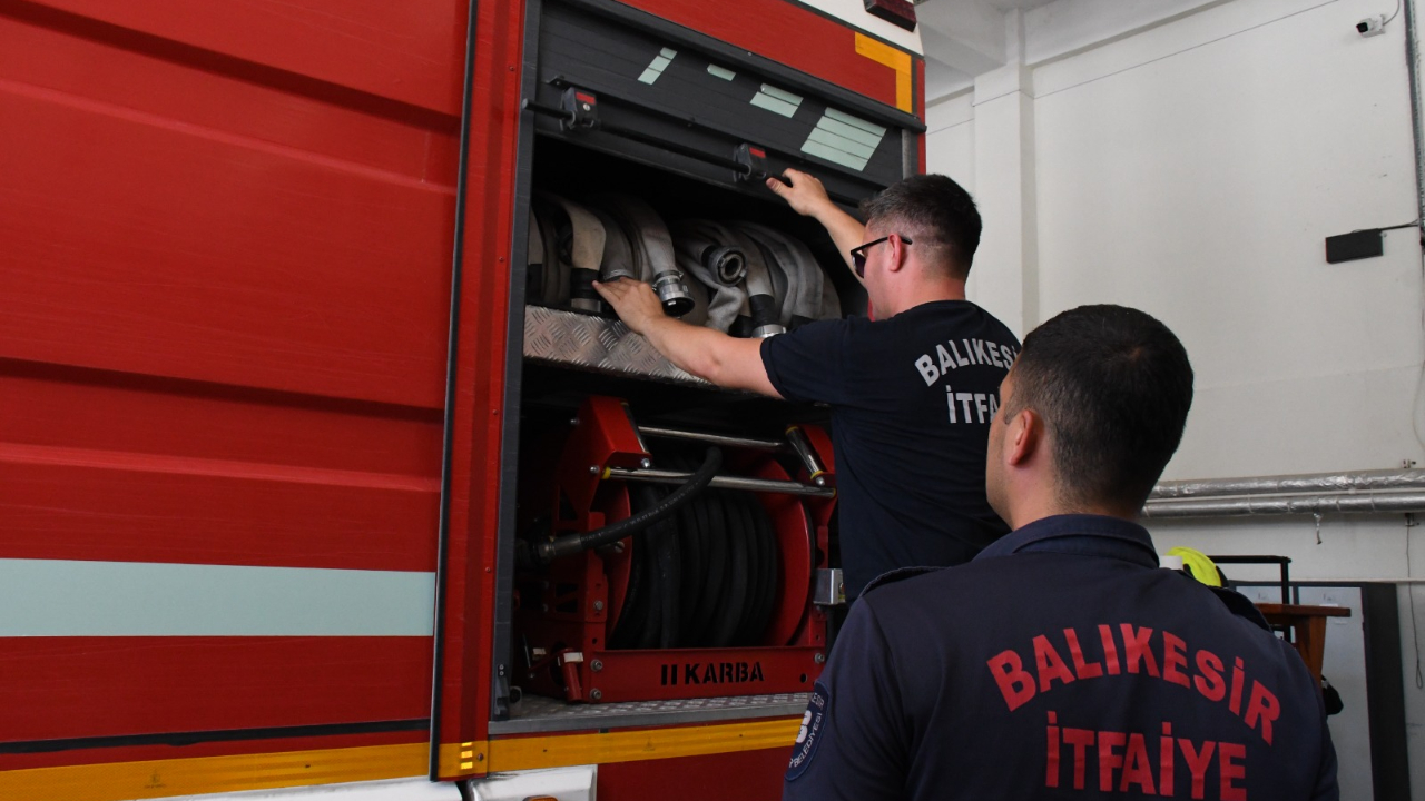 Balıkesir itfaiyesinden Sakarya'daki mücadeleye destek